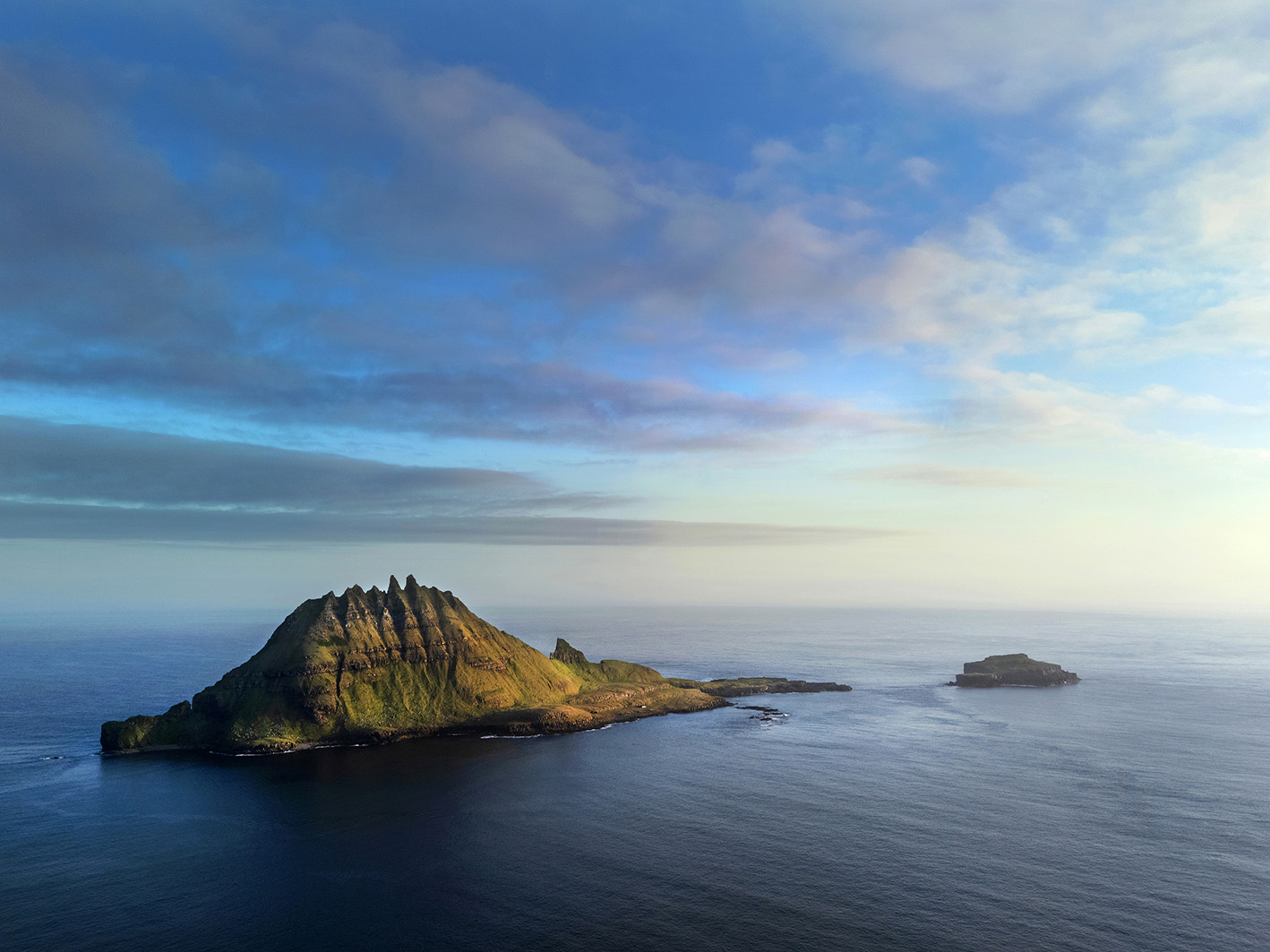 Tindholmur Insel vor Vagar Faeroeer Inseln